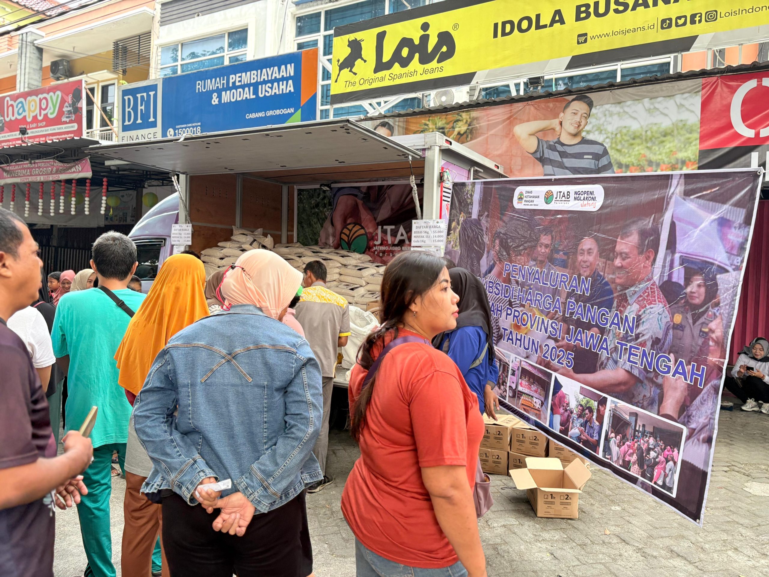 Penyaluran Subsidi Pangan di Grobogan Berjalan Sukses, Warga Antusias Serbu Beras dan Minyak Goreng Murah