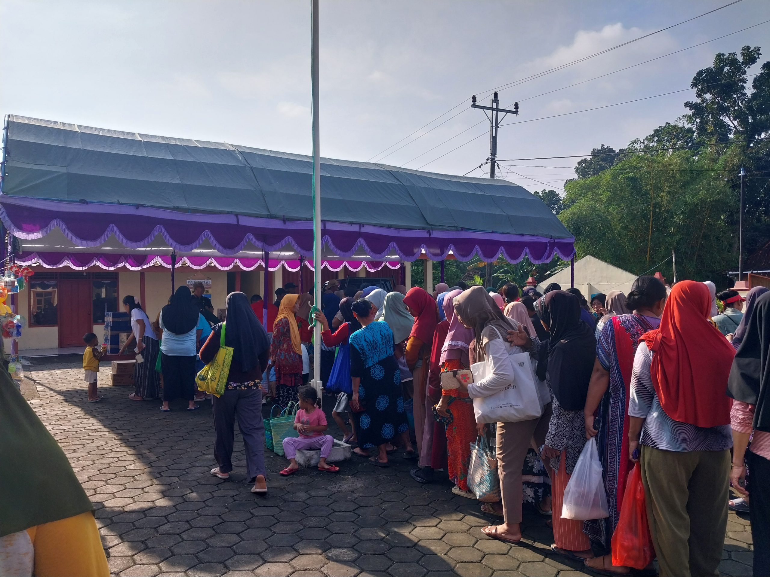 GPM Serentak se-Jateng: Warga Warukaranganyar Tetap Antusias Belanja Murah Meski Berpuasa